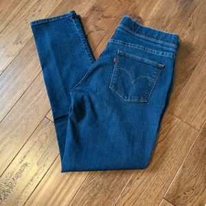 Levi’s pull on straight keg jeans